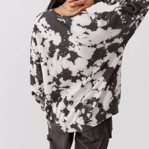 NWOT Urban Outfitters Urban Renewal BW Tie-Dye Crew Neck Sweatshirt ONE SIZE - Picture 3 of 7